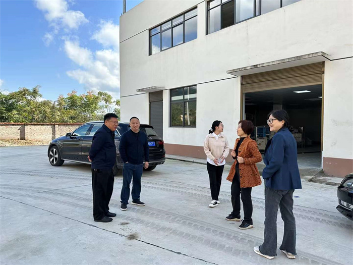 天城街道黨工委副書記李文一行檢查伴神釀造黨建工作，并對公司新廠陣地建設(shè)作出指導(dǎo)意見！